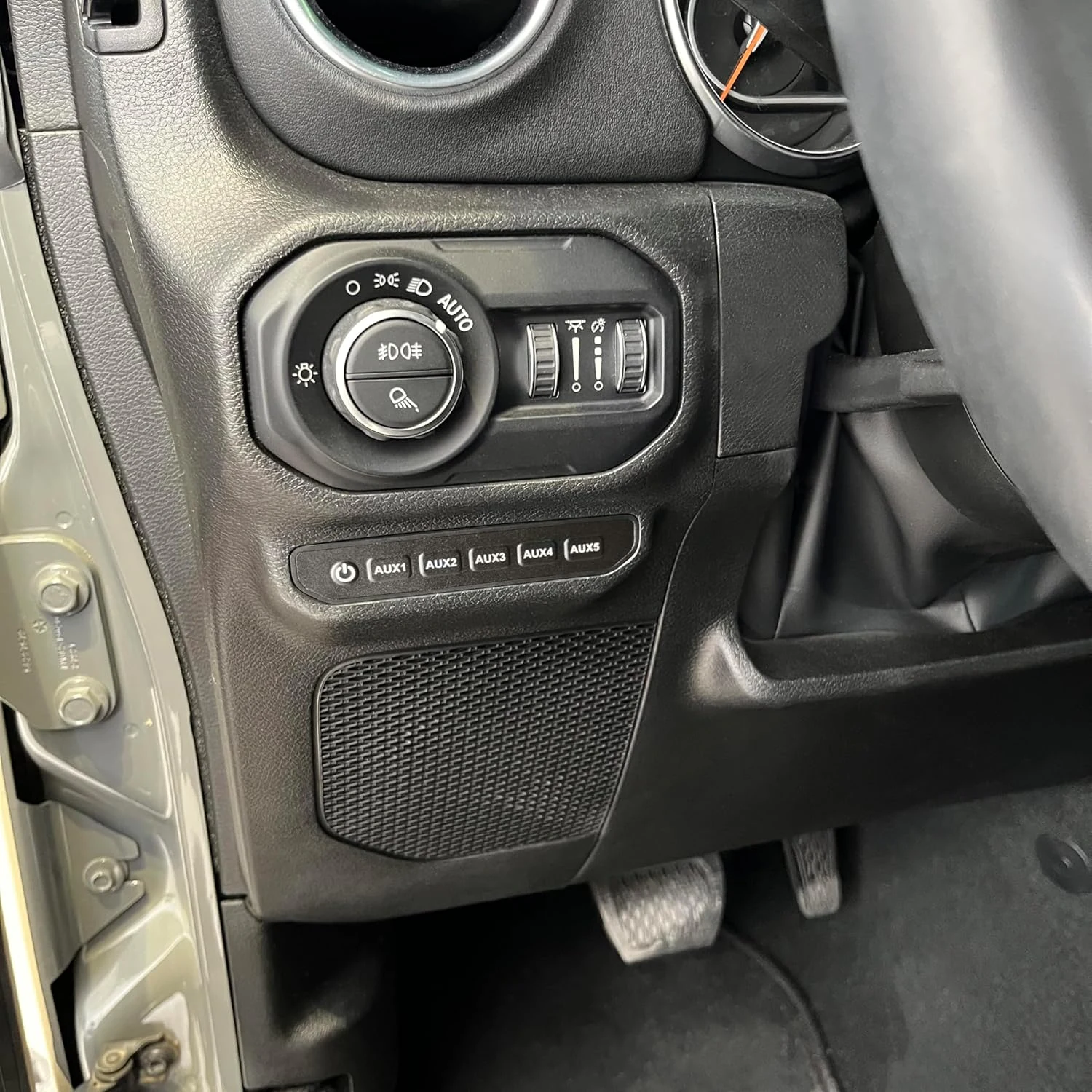 Voswitch JL500 Switch Panel Power Distribution System for Jeep Wrangler review