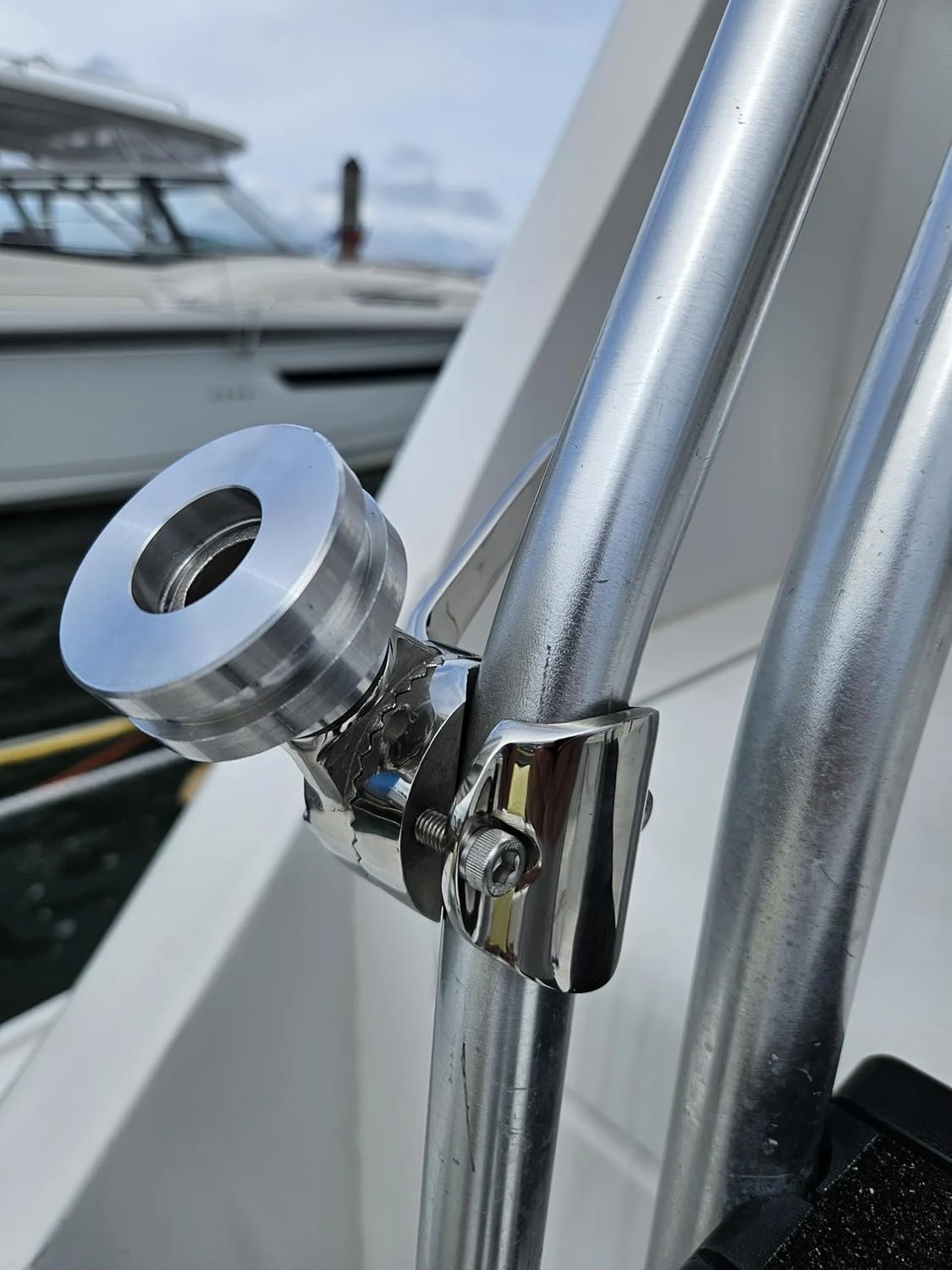 LocMarine® Marine-Grade Adjustable Rail Mount for Starlink® Mini – Flat Dish Base for Boats, Yachts, Sailboats & Trawlers (LM-SMINI-RL)