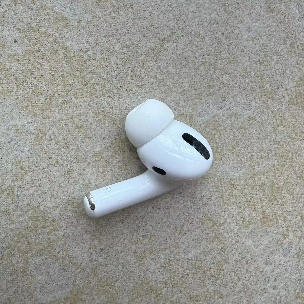 Meenova Original A2083 Right Earbud Replacement for Air Pro 1st review